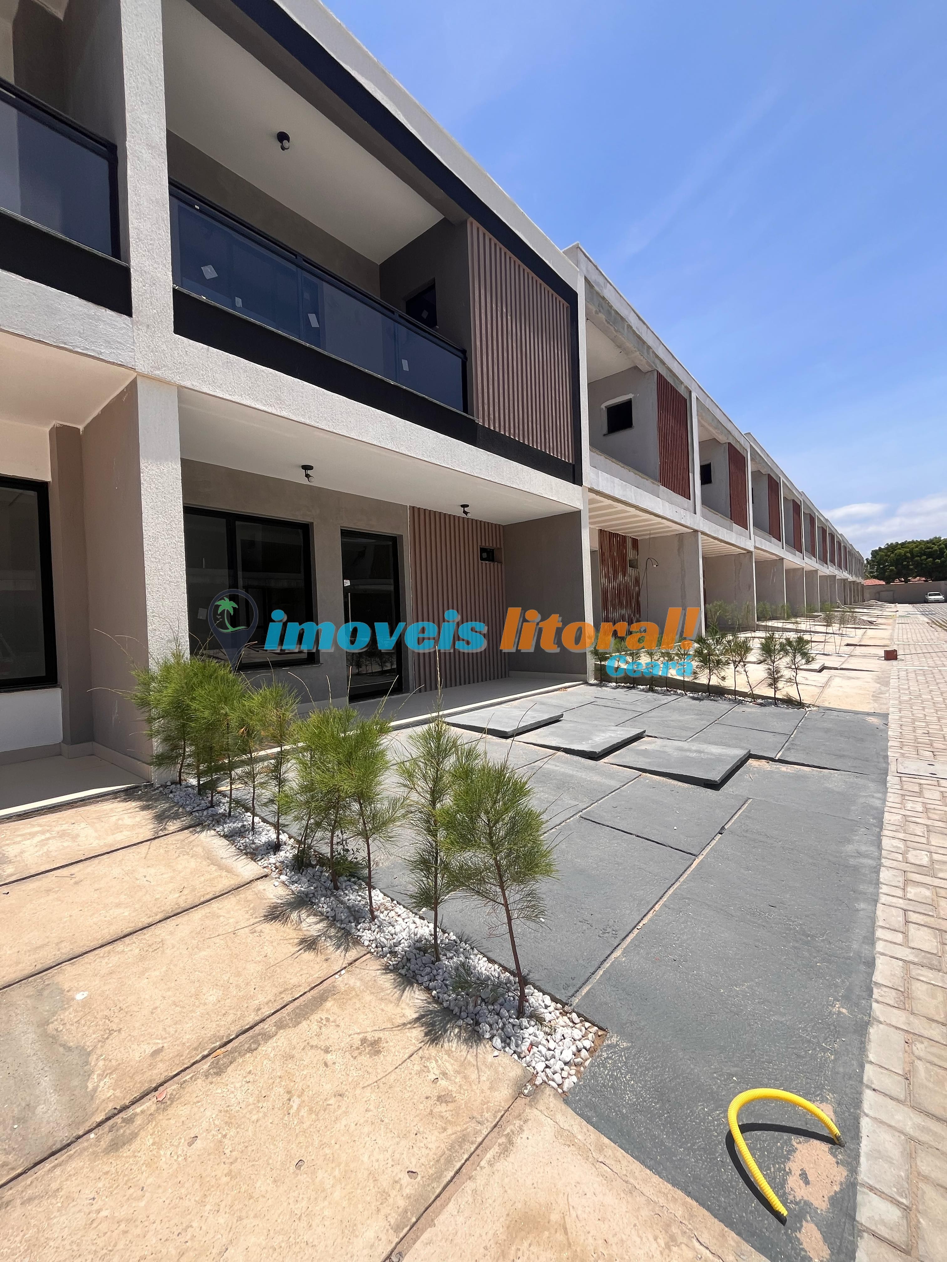 CASA DUPLEX EM CONDOMÍNIO