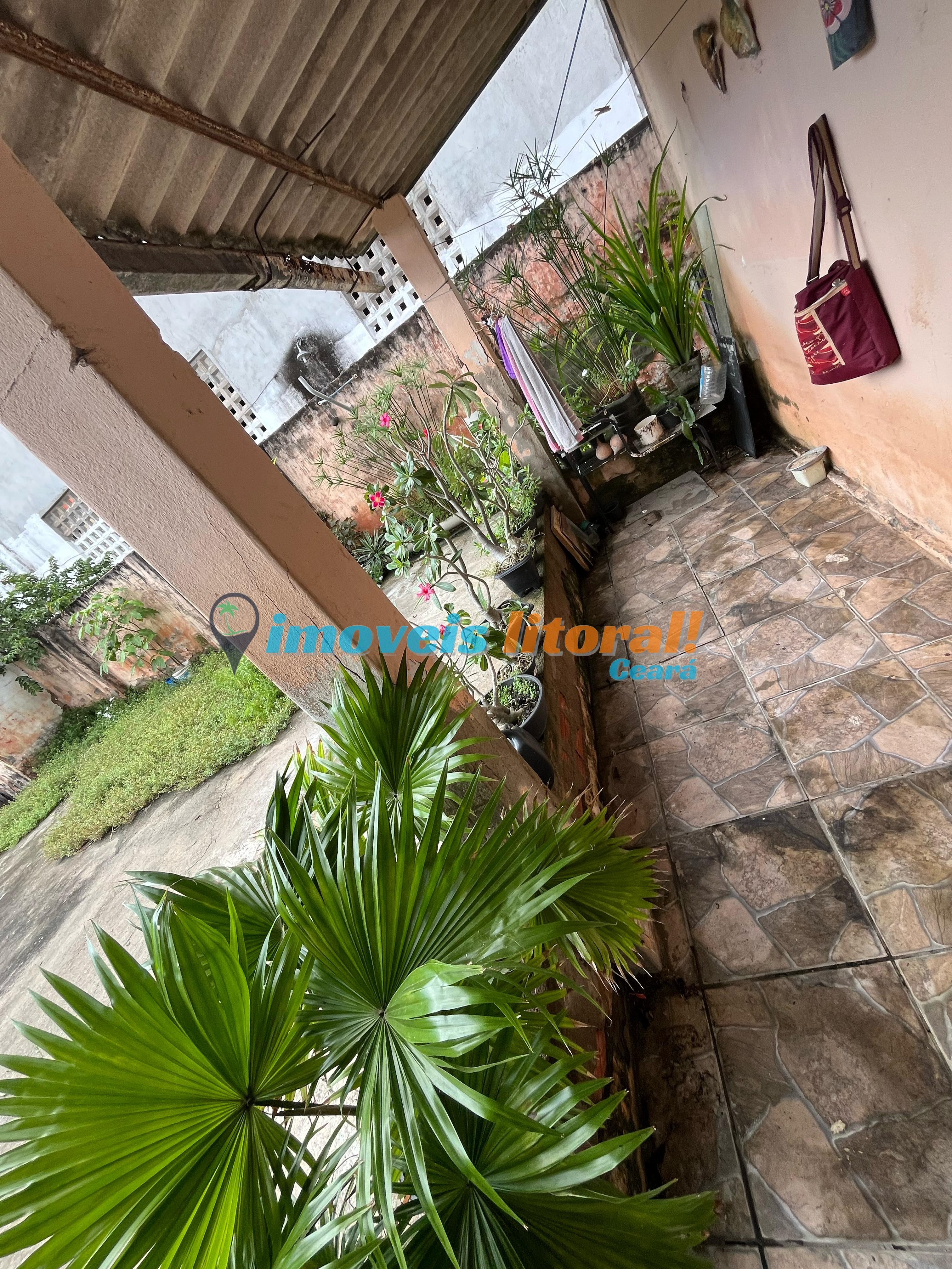 CASA NO CENTRO DA CAUCAIA