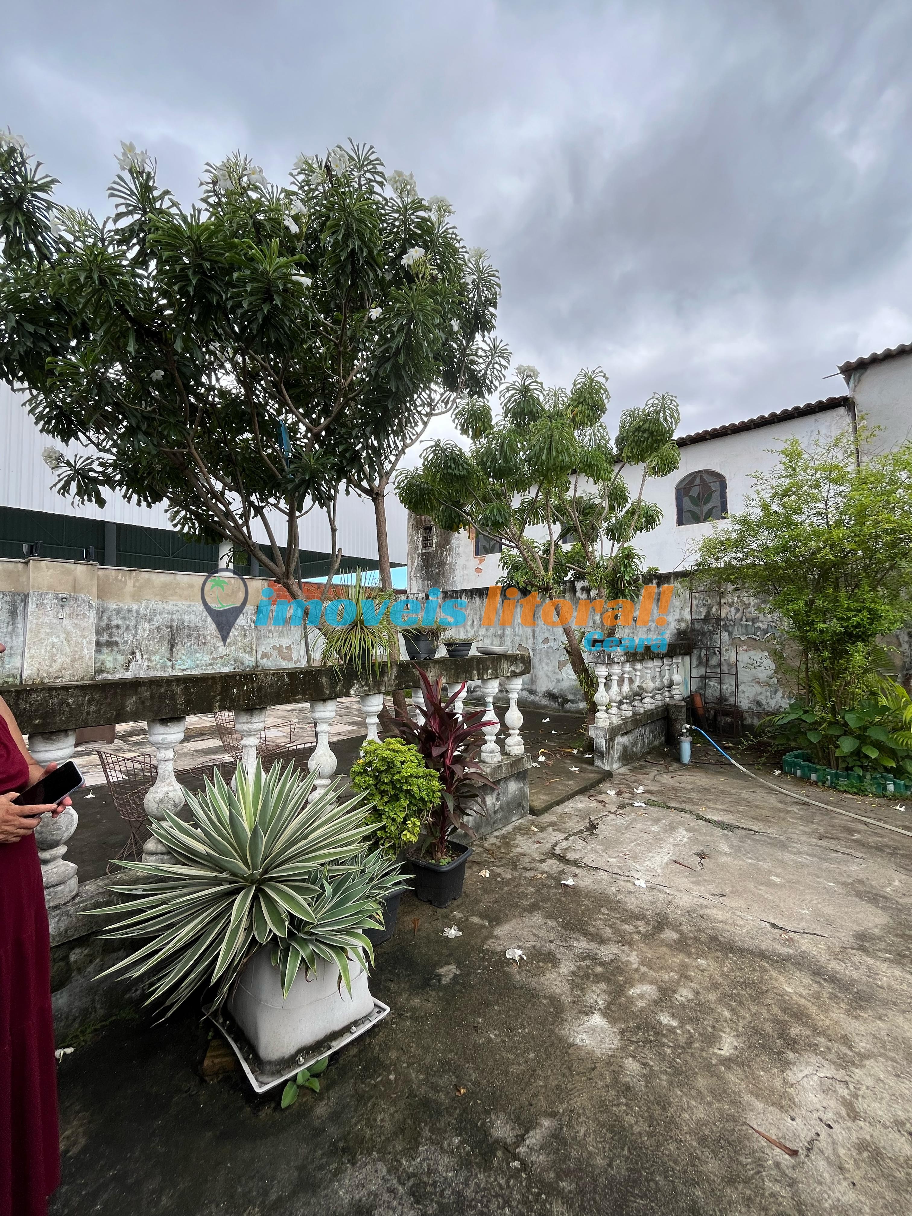 CASA NO CENTRO DA CAUCAIA